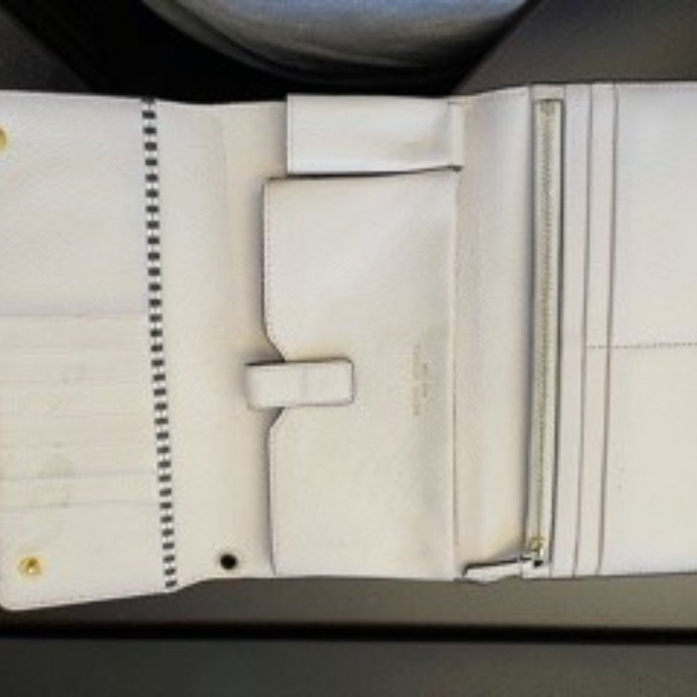 Henri Bendel wallet